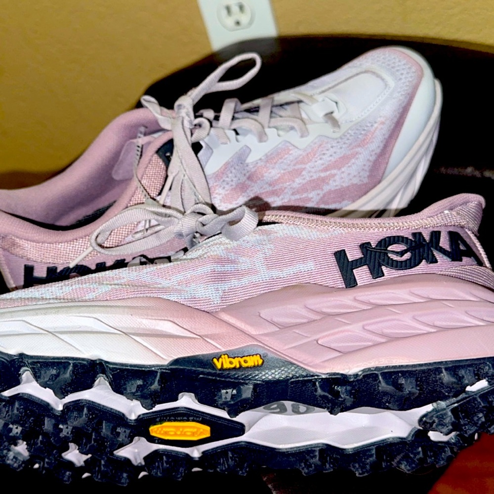 HOKA shoes New in perfect conditions size 10 
100$

No delivery only to pick up